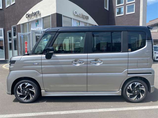 【両側パワースライドドア】スマートキーや運転席のスイッチで後席両側スライドドアの開閉が可能♪電動だから力を入れてドアを開ける必要が無く、小さなお子様でも簡単に開け閉めでき快適です