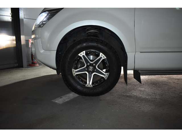 店頭に無い車両でも当社グループ共有在庫やオートオークションからお探し致します。ご希望の車両、条件、予算等をお聞かせ下さい。必ずお客様に合った一台をご提案させて頂きます。