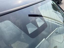 【内装の除菌消臭】車内の細菌やカビを除去しニオイの元となる菌の抑制をします。様々な物質に直接反応して酸化、分解します。人気オプションの一つです。