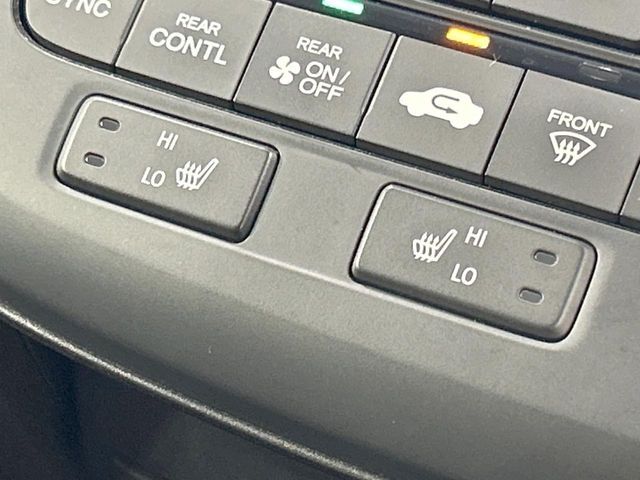 【シートヒーター】寒い日に重宝するシートヒーター！エアコンより早く温まってくれるので寒がりの人も安心ですね♪エアコンの温風は乾燥するから苦手、という方にもをおすすめです。