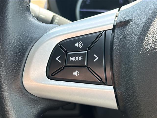 ☆ステアリングスイッチ☆運転中、前方から目線をそらすことなく、オーディオ等の操作が可能な便利機能！安心＆快適なドライブを演出してくれます☆