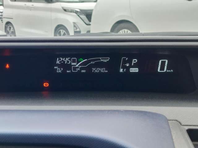 【スピードメーター】『スピードメーター』の画像になります。メーターがシンプルで見やすく運転しやすいですね！