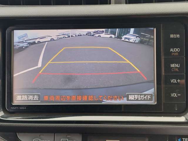 【バックモニター】後ろのカメラの映像がモニターに映し出されるので、後方の見えない死角や、障害物との距離感などもしっかり安全確認することができます！