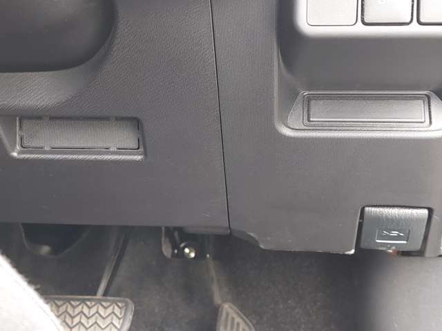 【運転席操作部】『運転席周辺の装備』の画像になります。快適なドライブを楽しむための機能が装備されています！運転席から触れるので使いやすいです！