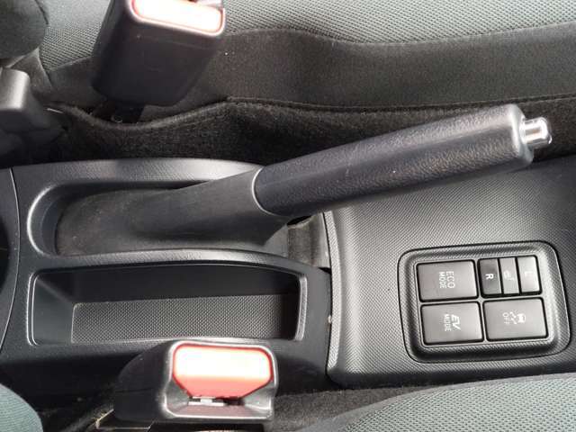 【運転席操作部】『運転席周辺の装備』の画像になります。快適なドライブを楽しむための機能が装備されています！運転席から触れるので使いやすいです！