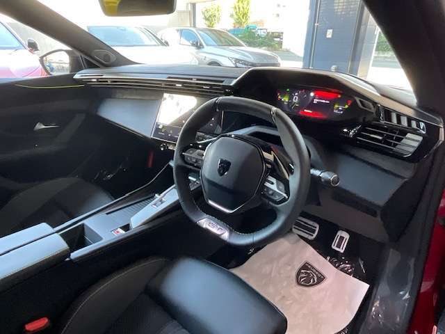 運転中の視線移動を抑えるのに適したレイアウトのインストルメントパネル
