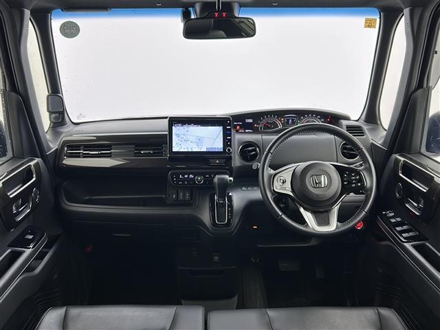 【インパネ全体】全方位で視界が広く、高い目線で運転もしやすいです！