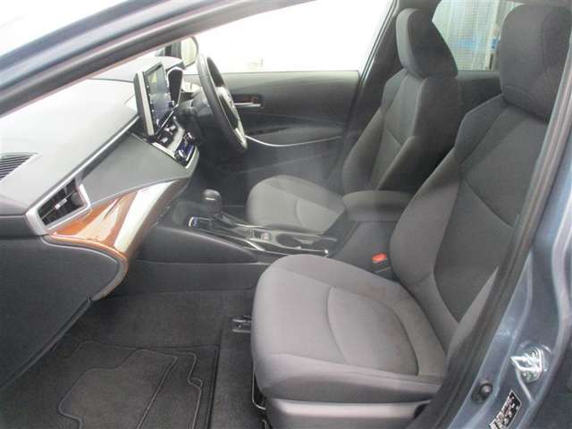 『トヨタ認定中古車』とはトヨタ中古車の3つの安心を兼ね備えており　（安心1）車の状態がわかる車両検査証明書付！（安心2）キレイで気持ちいいまるごとクリーニング済！（安心3）安心なロングラン保証付！