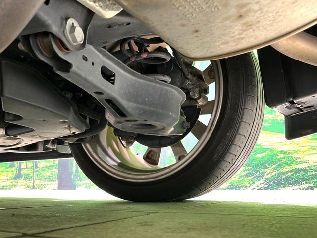お車を安心してお乗りいただく為には、足回りの定期点検が欠かせません。サービスサポート（有償保証）では無料点検もご提供しており、安心のカーライフをお過ごしいただけるサポート体制が整っています。