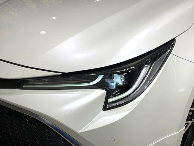 【LEDヘッドライト】悪天候や夜間走行時も良好な視界を確保し安心して運転できる高輝度LEDヘッドライトを装備！点灯速度が早く、消費電力も抑えられています。