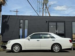 ロイヤルの象徴パールホワイトの外装も、目立つ凹みなどもなくキレイな状態！これを逃すと探すのは困難ではないでしょうか★是非！現車を見に来てください！このGOODベースを元にカスタムもご相談下さい！！