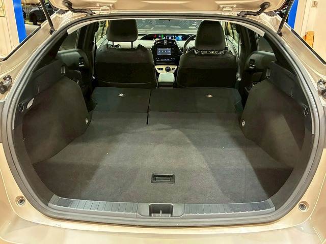 広々としたラゲッジルームは日常・レジャーに活躍する事間違いなし。アウトドアやお仕事でも活躍間違いなし。