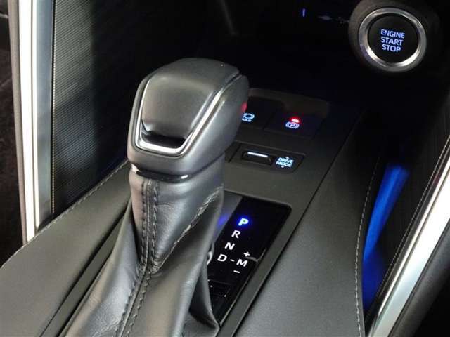 電動パーキングブレーキ・ブレーキホールドを装備してます。ホールド機能は信号待ちが多い一般道で疲労軽減になり、大好評です！