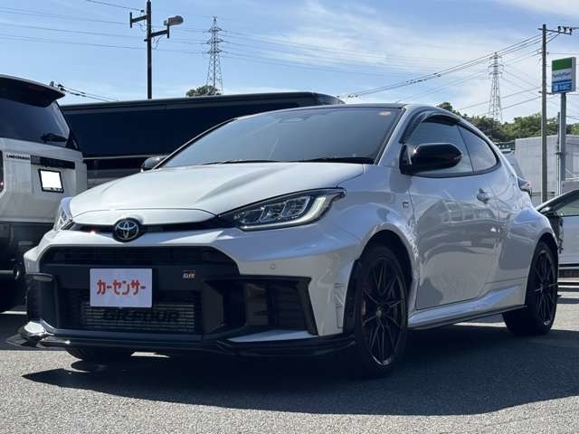 お車の納車前整備・・・オイル関係、バッテリー、エンジンルーム前内部、ベルト類、パワーウインドウなど電装系、キーレス、最終チェックをし、異常がある場合は交換致します。