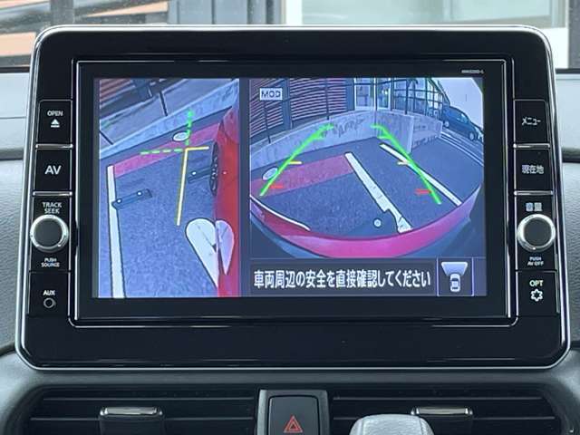 左前タイヤ付近の映像でドライバーの死角を補助。発進低速時の障害物、溝等の確認が出来ます。