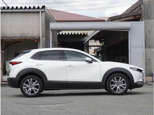 ぜひ一度ご来店頂き、現車を見て、触れてください！内外装のキズや室内の臭いもご確認頂けますし、装備や機能も現車でご説明致します！さらにお客様のご使用環境に合わせたプランでお見積りを致します♪★