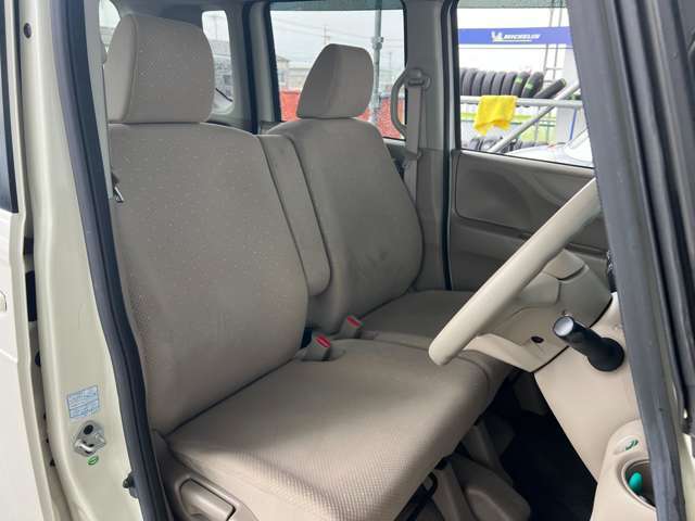 内装ルームクリーニング済みです。しっかりキレイにしておりますので、ぜひお確かめください。納車時にはもう一度キレイにいたしますよ！