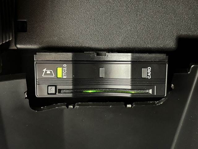 【ETC】を装備。土日の利用料金の割引や、朝夕の通行料金を割引料金で高速道路をお楽しみいただけます。