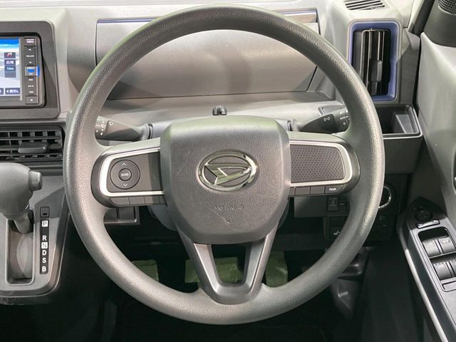 ステアリングも使用感が少なく、きれいな状態となっております♪