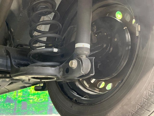 お車を安心してお乗りいただく為には、足回りの定期点検が欠かせません。サービスサポート（有償保証）では無料点検もご提供しており、安心のカーライフをお過ごしいただけるサポート体制が整っています。