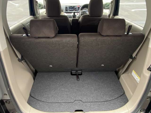 テールゲートを開ければラゲッジスペースが出現します。人も乗れて荷物も載る空間って必要ですよね。ドライブがとっても楽しくなります。