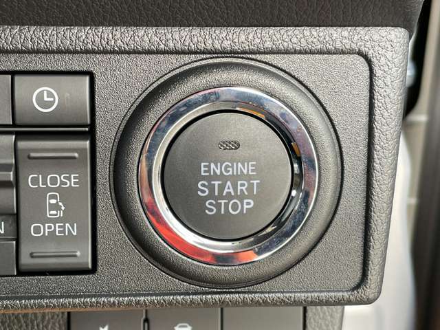 【プッシュスタート】キーを携帯しているだけで、エンジンの始動が可能な装備です。ボタン一つでエンジンを始動でき、鍵をとりだすわずらわしさから解放されます！