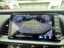 バックをするとき自動でリアの様子が映る『リアカメラ』付き！　ナビ画面で確認しながらバックができますから安心ですね。でも、目視も大切ですよ！安全第一でお願いします！