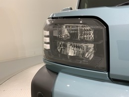 LEDヘッドライトは、点灯の瞬間から最大光量を発揮し、突然暗くなるトンネルなどでの安定感を高めます。