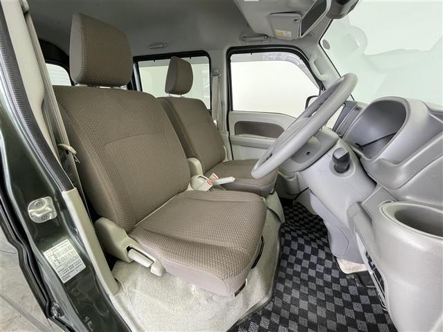 【4人乗り】座り心地が良いシートなので長時間の運転でも快適にお過ごしいただけます。新品のフロアマットのご注文も可能です。掲載箇所以外にご希望の写真がございましたらお気軽にお問い合わせ下さい。