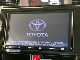 【純正ナビ】人気の純正ナビを装備しております。ナビの使いやすさはもちろん、オーディオ機能も充実！キャンプや旅行はもちろん、通勤や買い物など普段のドライブも楽しくなるはず♪