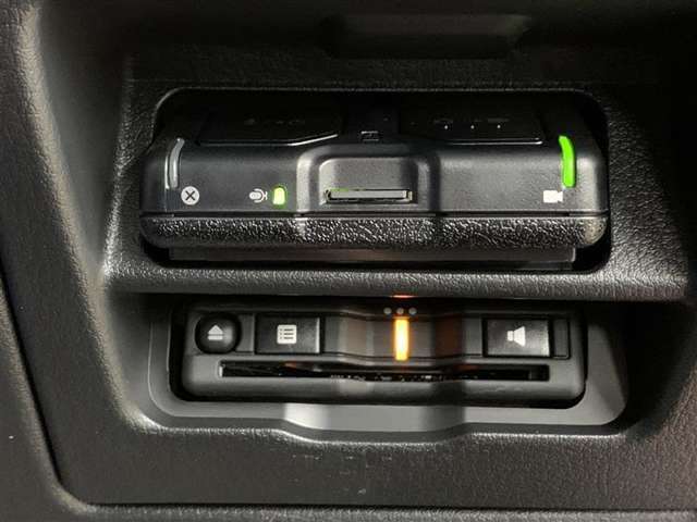ETC車載器付きです。高速道路の料金所もスムーズに通過できます。