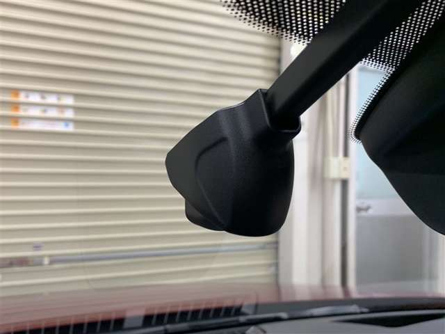 万が一のトラブルのときにも役に立つドライブレコーダーを装備しています。