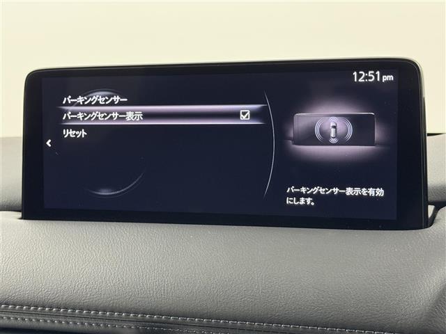 【パーキングセンサー】周囲に障害物があるとき音とディスプレー表示で障害物との距離をお知らせし、ドライバーに注意を促します。バックでの駐車時や狭い駐車場での出庫時などに役立ちます。