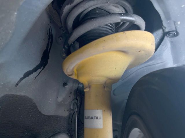 お車を安心してお乗りいただく為には、足回りの定期点検が欠かせません。サービスサポート（有償保証）では無料点検もご提供しており、安心のカーライフをお過ごしいただけるサポート体制が整っています。