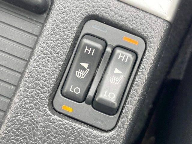 【シートヒーター】寒い日に重宝するシートヒーター！エアコンより早く温まってくれるので寒がりの人も安心ですね♪エアコンの温風は乾燥するから苦手、という方にもをおすすめです。
