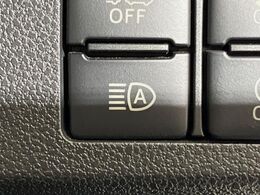 【オートハイビーム】夜間の安全走行に役立つ便利な機能！先行車や対向車を検知し、ハイビームとロービームを切り替えてくれます♪