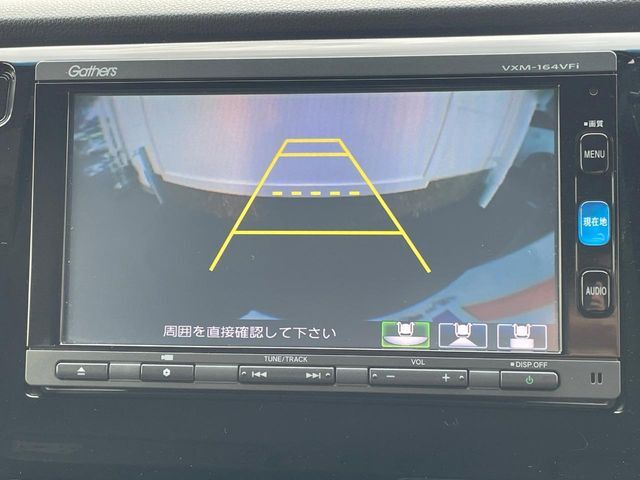 【バックカメラ】駐車時に後方がリアルタイム映像で確認できます。大型商業施設や立体駐車場での駐車時や、夜間のバック時に大活躍！運転スキルに関わらず、今や必須となった装備のひとつです！