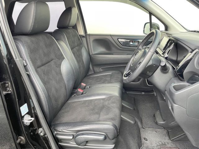 運転席シート廻りは使用感も少なく、良好な状態となっています。丁寧に使われていたことがよくわかりますね。