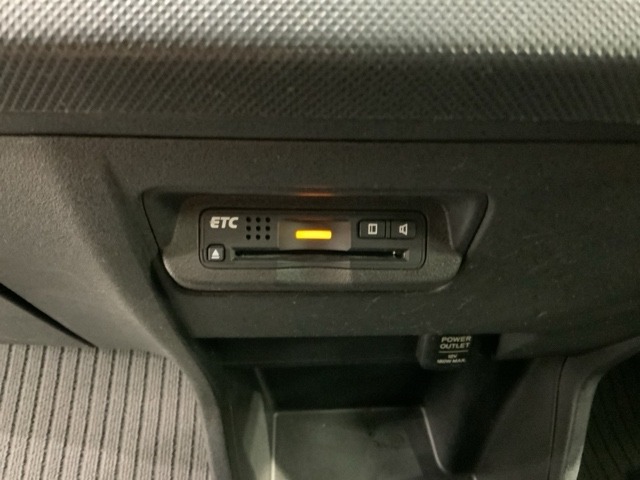 いまや快適なカーライフに欠かせないETCが付いています。