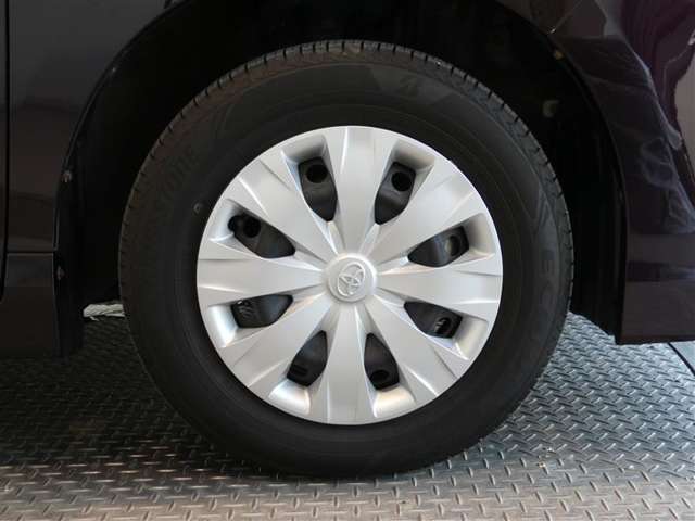 R5年式夏タイヤ195/65R15ブリジストン製です。