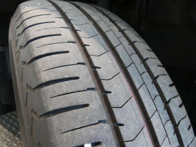 R5年式夏タイヤ195/65R15ブリジストン製です。