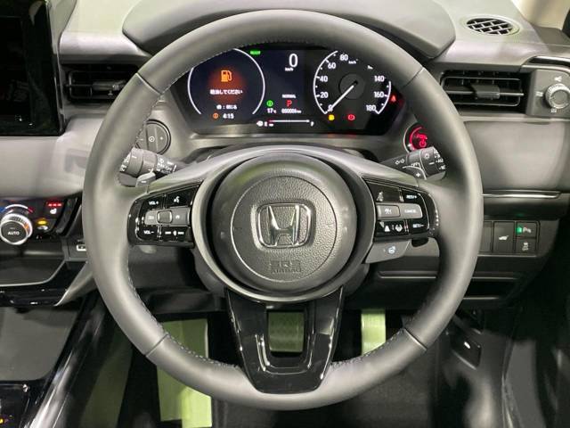 【純正革巻きステアリング】上質な革を使用することで、手にしっかり馴染みとても運転しやすいハンドルです♪