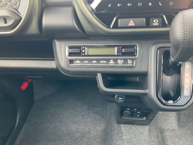 ナノイーX付きのオートエアコン搭載なので暑い夏場や寒い冬場も快適に過ごせますね