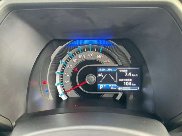 スピードメーターの写真です　展示試乗車だったので走行距離は56kmと非常に少なくなっています