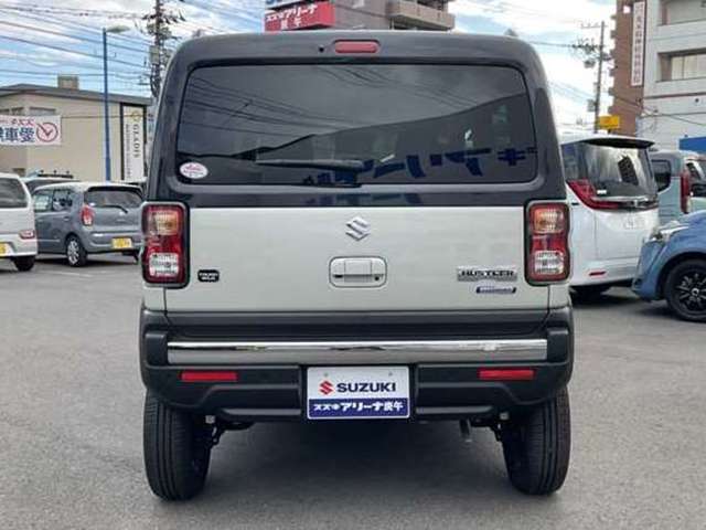 後ろからの写真です　リヤワイパーが付いていますので雨の日の運転でも安心です