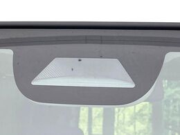 【ホンダセンシング】走行中に前方の車両等を認識し、衝突しそうな時は警報とブレーキで衝突回避と被害軽減をアシスト。より安全にドライブをお楽しみいただけます。