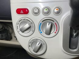 寒い冬も暑い夏も全席に快適な空調を届けてくれる、ダイヤル式エアコンを装備♪