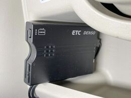 【ETC】高速道路の料金所をストレスなく通過！話題のスポットやサービスエリアに多い「スマートIC」利用時は必須のアイテムです。当店でセットアップを実施、ご納車当日からすぐにご利用いただけます！