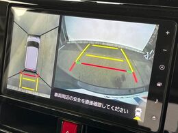 【マルチテレインモニター】車のフロントやサイドのカメラ画像を同時にモニター表示することで、悪路や狭い道を走行時でも周囲の状況確認ができ安心！本格SUVにうれしい装備です♪