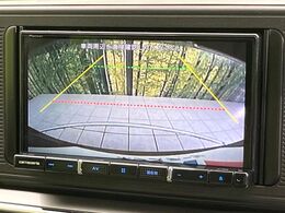 【バックカメラ】駐車時に後方がリアルタイム映像で確認できます。大型商業施設や立体駐車場での駐車時や、夜間のバック時に大活躍！運転スキルに関わらず、今や必須となった装備のひとつです！